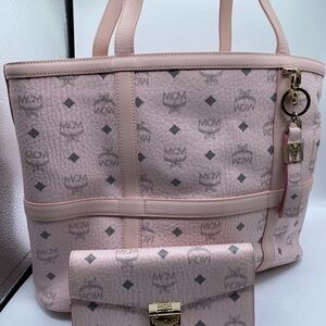 MCM logo pink set